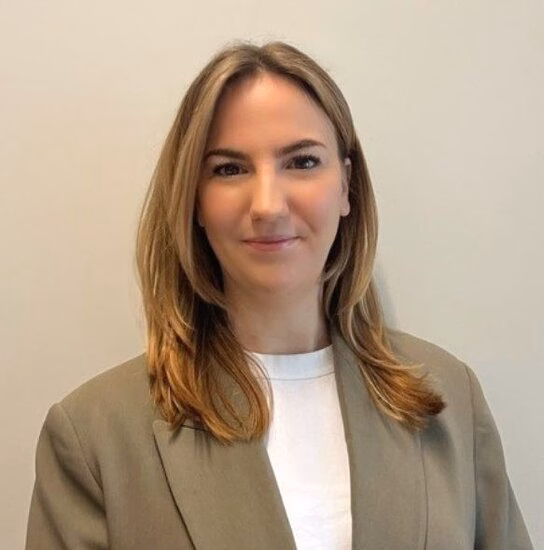 Portrait photo of corporate recruiter Arielle van Sluijsdam.