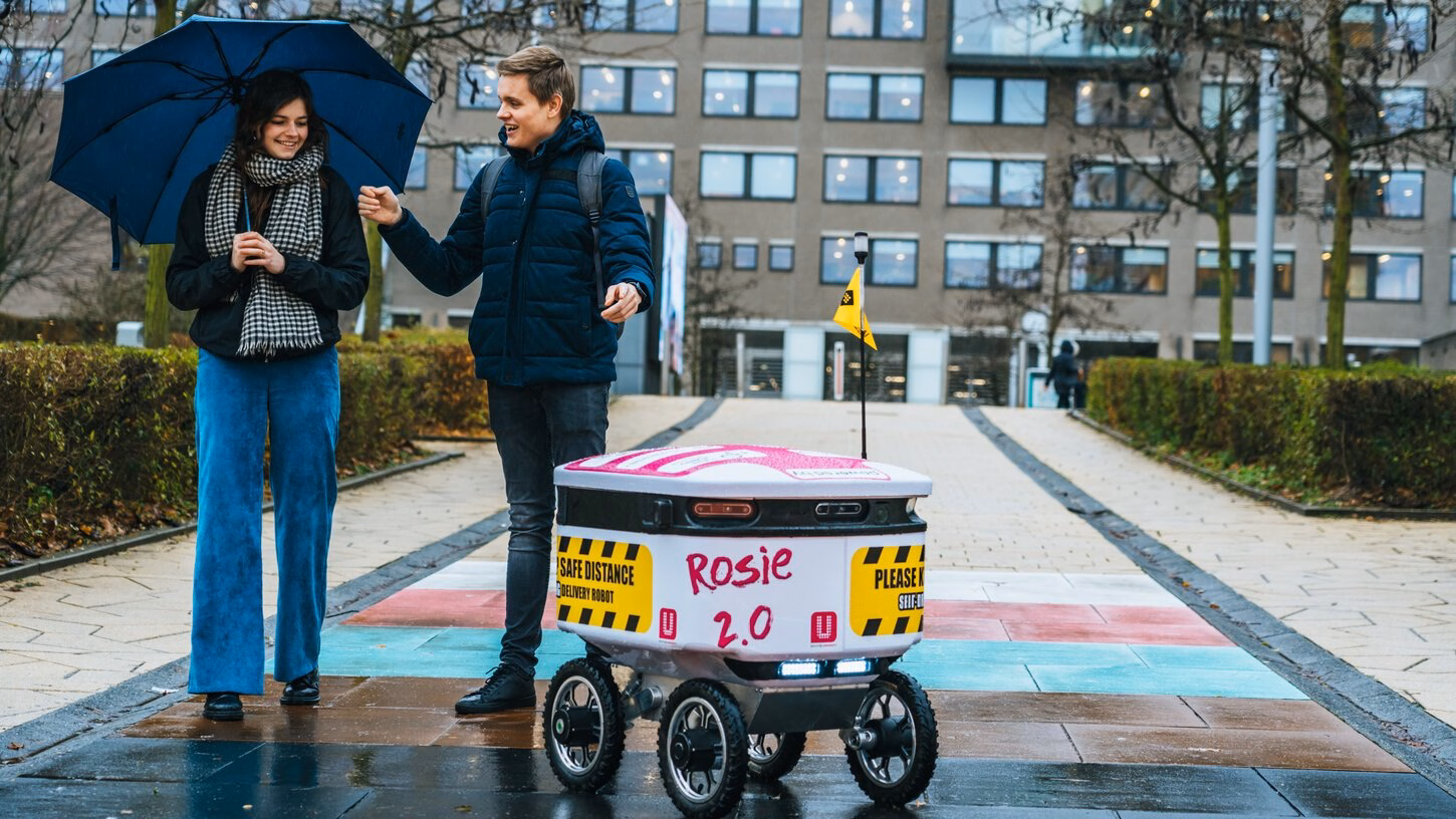 Students standing next to robot Rosie 2.0