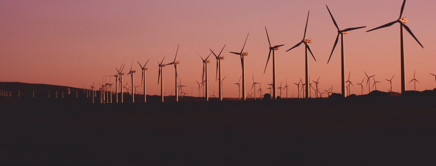 Windmolens op een rij.