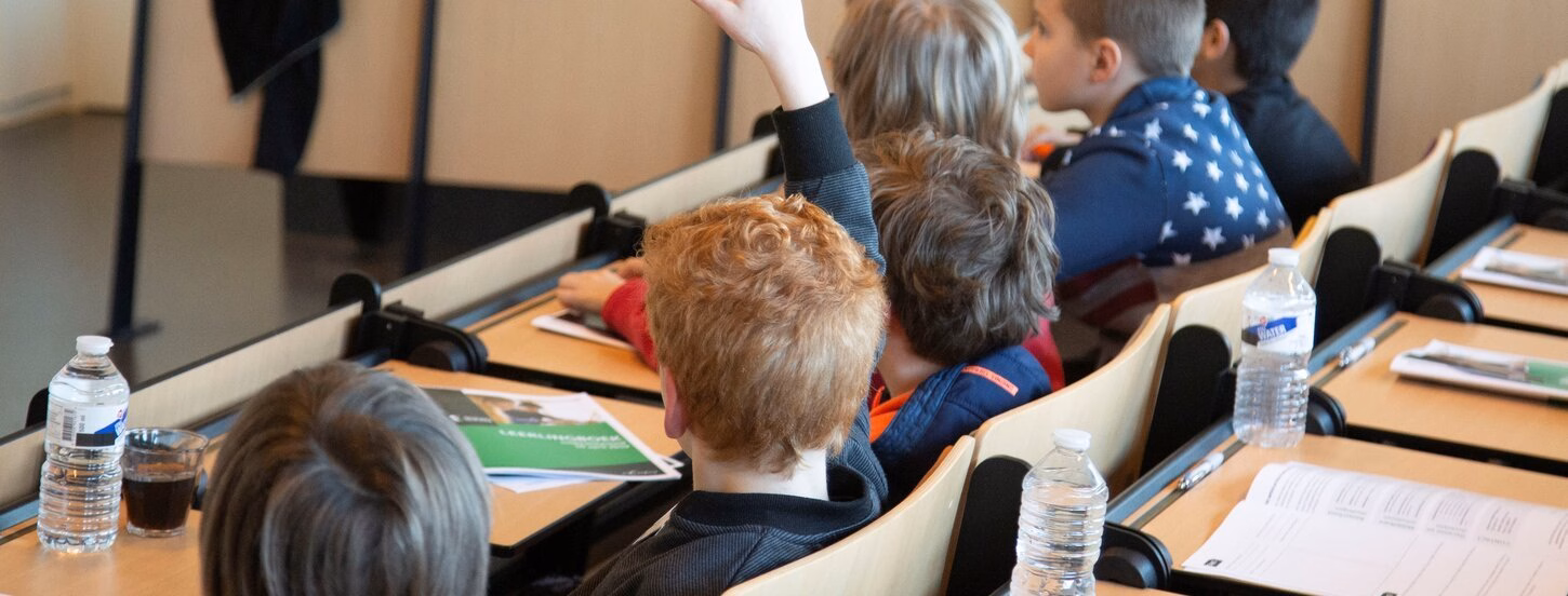 Kids asking questions in lecture benches