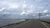 Uitzicht over straat langs de zee