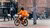 Man op een Thuisbezorgd fiets.