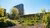 Tuin op campus Woudestein met Tinbergen building op de achtergrond.
