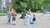 Zes kinderen staan in een kring in een speeltuin in de Rotterdamse wijk Reyeroord, met hun gezichten bedekt door emoji-pictogrammen.